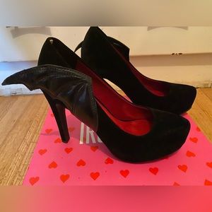 Iron Fist Night Stalker Platform Heels in Black Velvet & Patent PU - Size 7